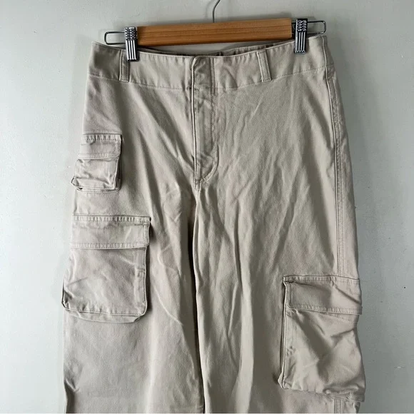 Aritzia TNA Picture Cargo Pant Beige Size 6 High Rise Utility - Picture 8 of 16